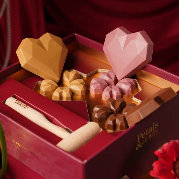 love-capsule-signature-flower-box